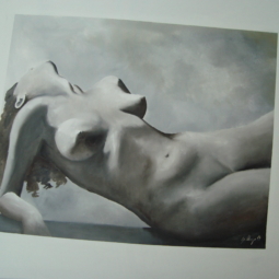 frau nackt auf dem rücken